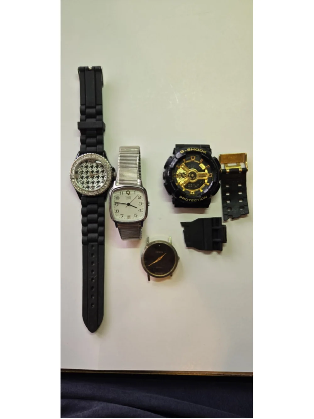 Lot Of 4 Men's Watches Casio G-Shock Geneva Timex Q